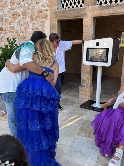 Location photobooth Alès — borne à selfie Fotografia en action lors d'un mariage dans le Gard